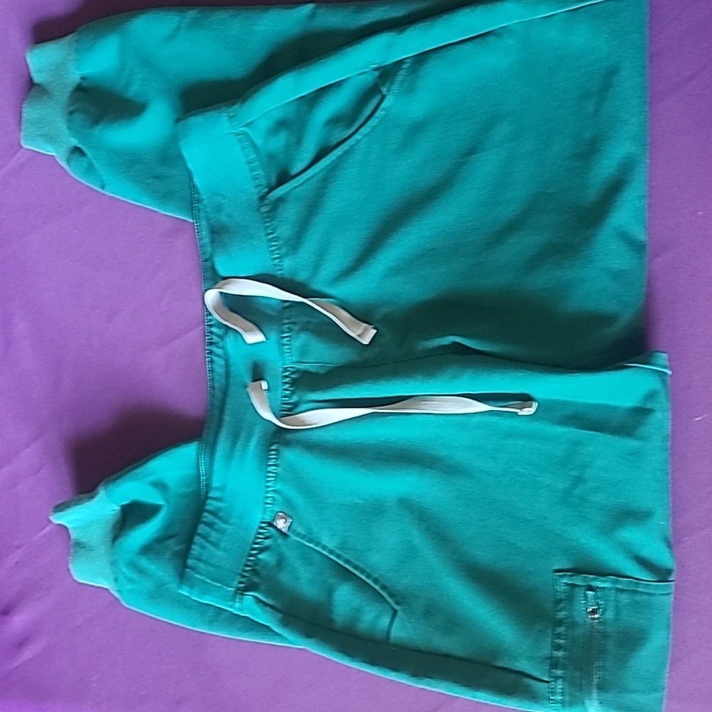 Figs hunter green zamora bottoms